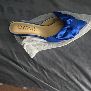 Journee blue satin mulr